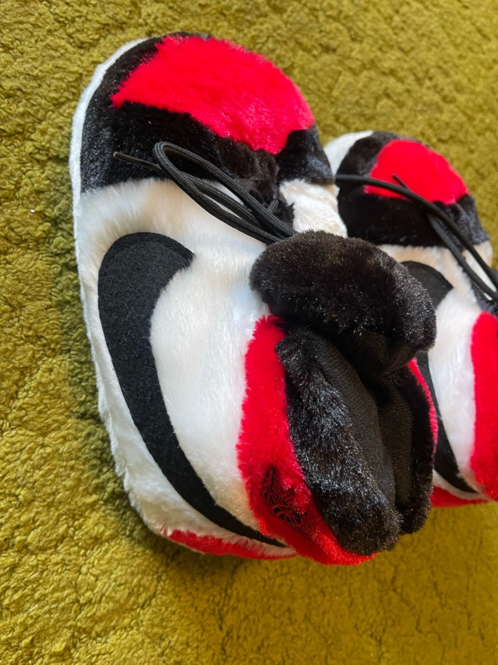 Unisex Sneaker Slippers Black Red White Comfort. LARGE 38-44